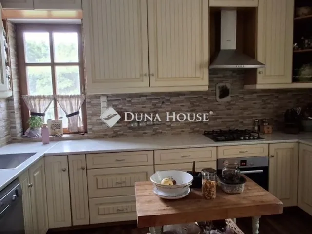 Eladó ház Leányfalu 250 nm