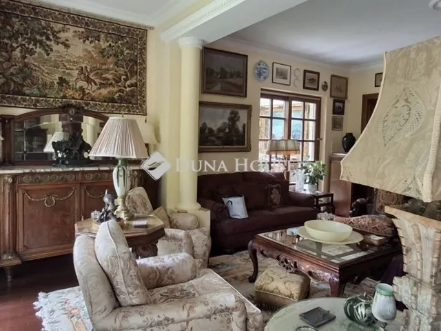 Eladó ház Leányfalu 250 nm