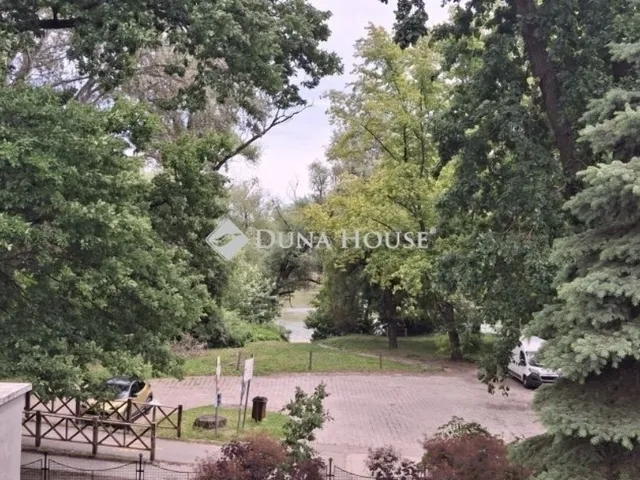 Eladó ház Leányfalu 250 nm