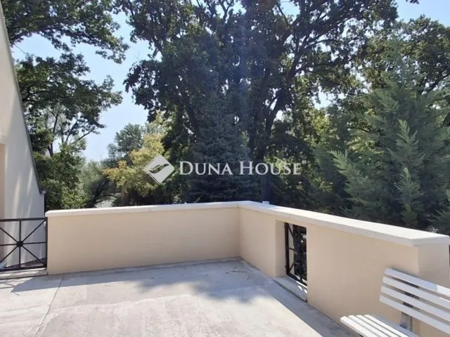 Eladó ház Leányfalu 250 nm