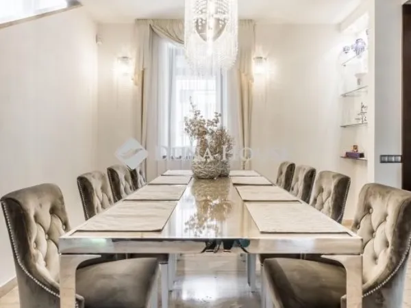 Eladó ház Fót 367 nm