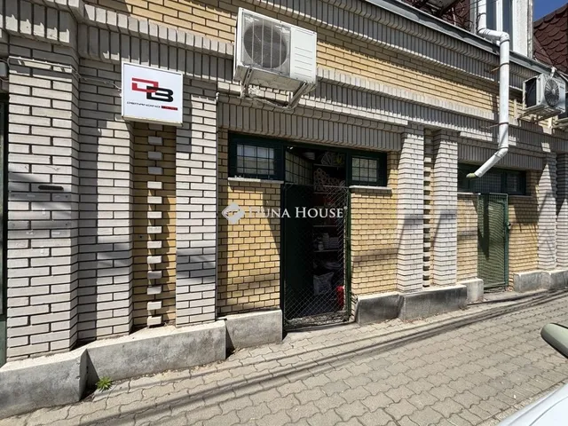 Eladó kereskedelmi és ipari ingatlan Budapest XX. kerület 11 nm