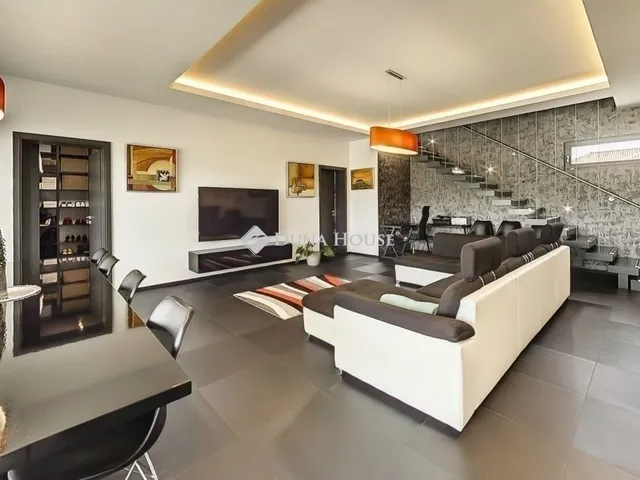 Eladó ház Dabas 270 nm