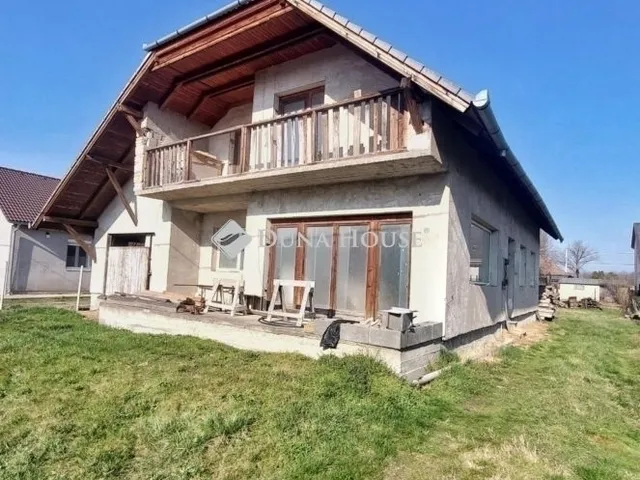 Eladó ház Vácrátót 200 nm