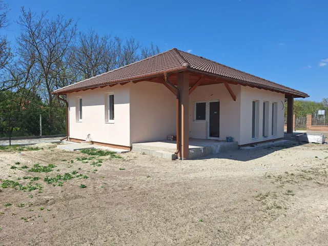 Eladó ház Kiskunlacháza 99 nm