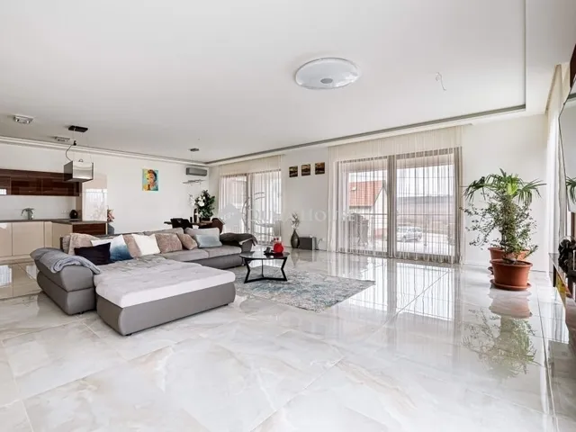 Eladó ház Etyek 290 nm