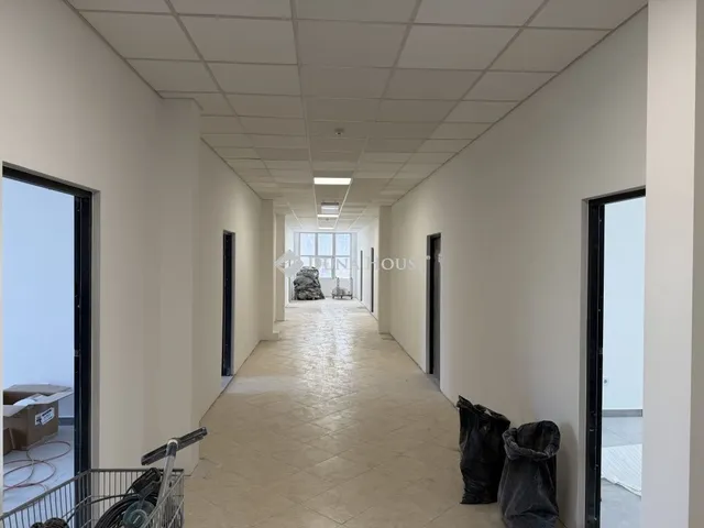 Eladó kereskedelmi és ipari ingatlan Budapest XXI. kerület 35 nm