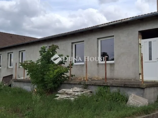 Eladó kereskedelmi és ipari ingatlan Dunaföldvár 286 nm