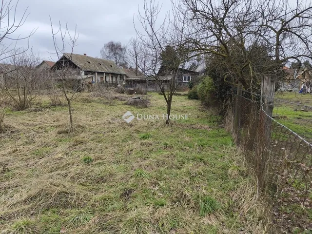 Eladó telek Szigetújfalu 1070 nm