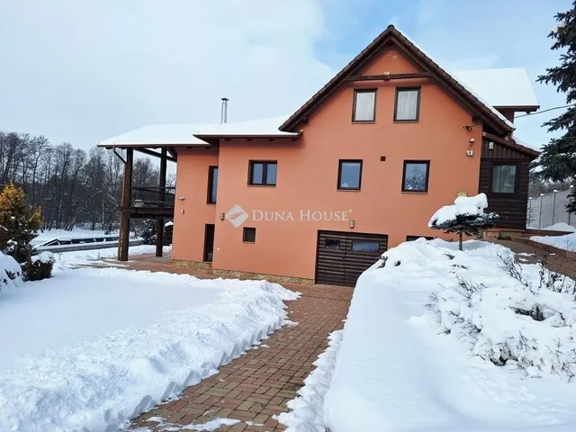 Eladó ház Domony 256 nm