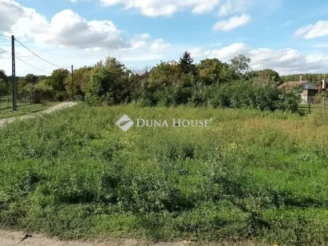 Eladó telek Szigetújfalu 768 nm
