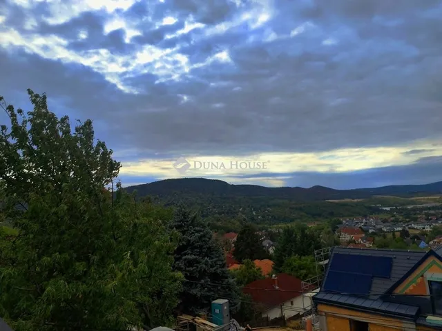 Eladó telek Üröm 561 nm