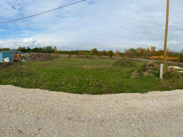 Eladó telek Mályi 690 nm