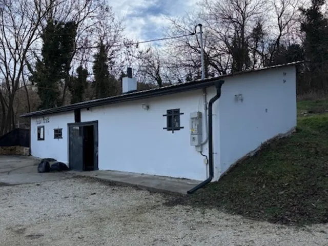 Kiadó kereskedelmi és ipari ingatlan Kaposkeresztúr 150 nm