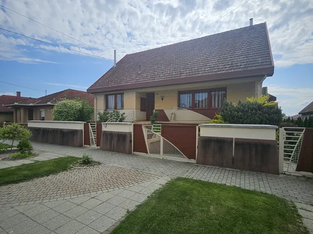 Eladó ház Dabas 200 nm