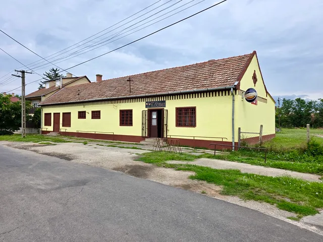 Eladó kereskedelmi és ipari ingatlan Hajdúszovát 241 nm