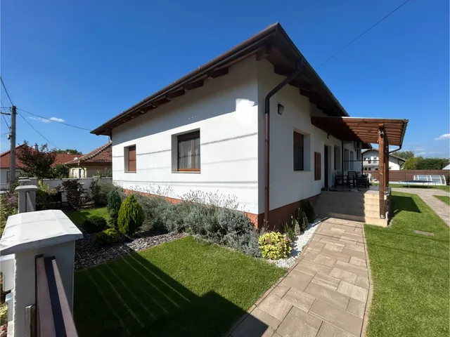Eladó ház Vácrátót 220 nm