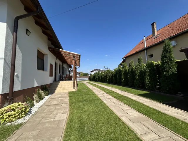 Eladó ház Vácrátót 220 nm