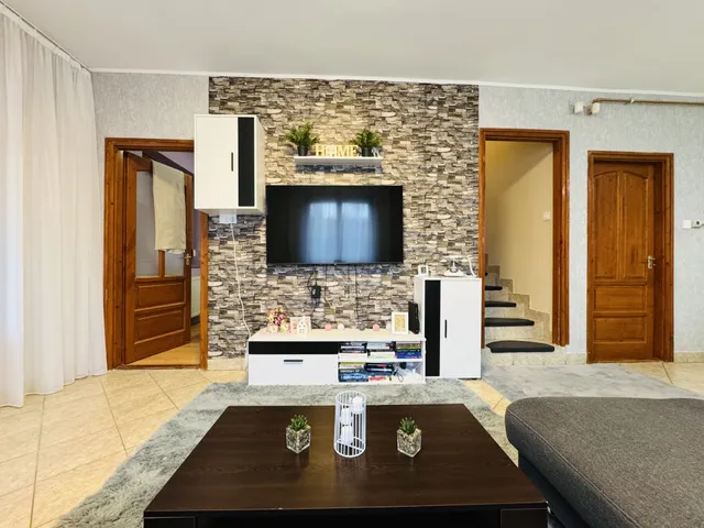 Eladó ház Hajdúsámson, Sámsonkert 171 nm