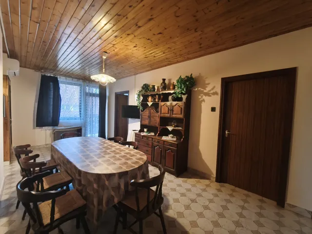 Eladó ház Balatonlelle 240 nm