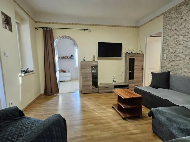 Eladó ház Kunpeszér 68 nm