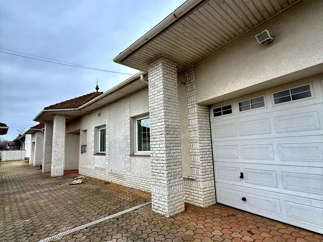 Eladó ház Debrecen, Józsa 322 nm