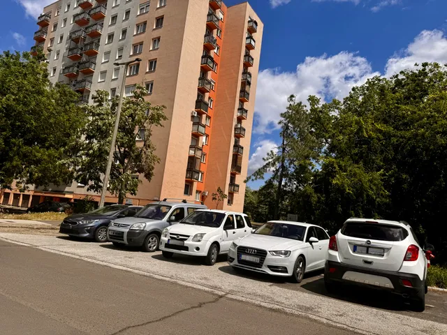 Eladó garázs Debrecen, Újkert 13 nm