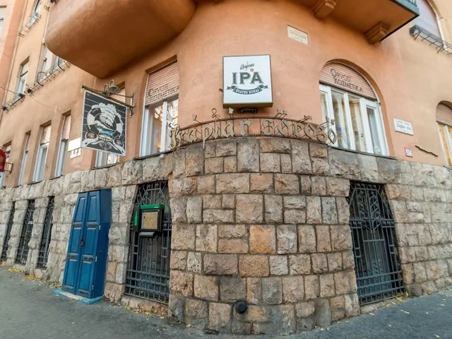 Eladó kereskedelmi és ipari ingatlan Budapest II. kerület 130 nm