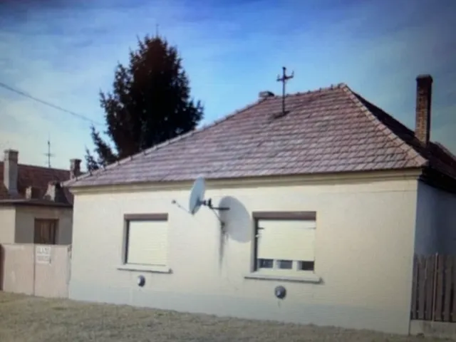 Eladó ház Csikvánd 90 nm