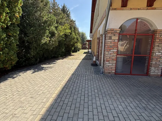 Eladó kereskedelmi és ipari ingatlan Páty 600 nm