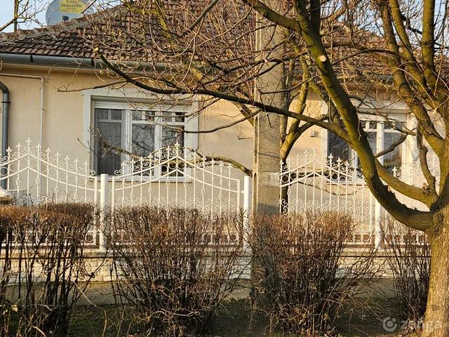 Eladó ház Mátészalka, Keleti lakótelep 130 nm