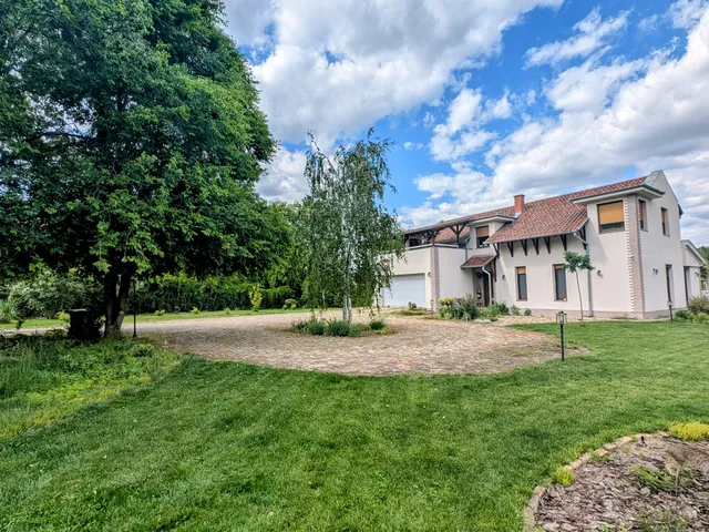 Eladó ház Kecskemét, Felsőcsalános 294 nm