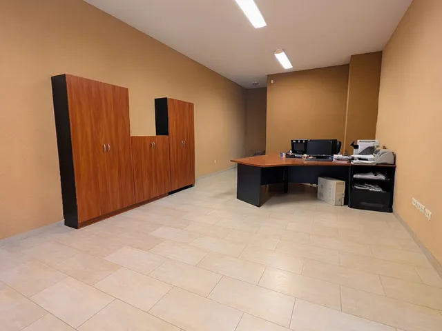 Eladó kereskedelmi és ipari ingatlan Kecskemét, Belváros 40 nm