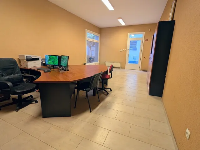 Eladó kereskedelmi és ipari ingatlan Kecskemét, Belváros 40 nm