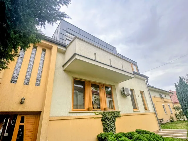 Eladó lakás Kecskemét 195 nm