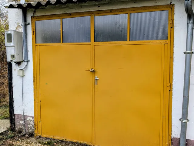 Eladó garázs Kecskemét, Műkertváros 13 nm