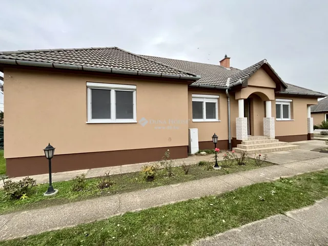 Eladó ház Nyíregyháza, Oros 102 nm