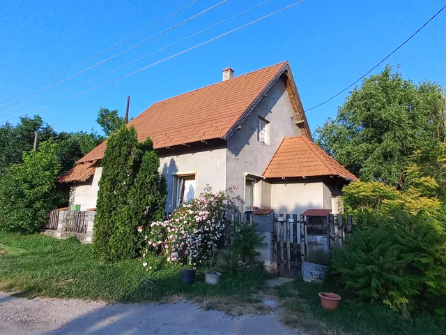 Eladó ház Csákvár 180 nm