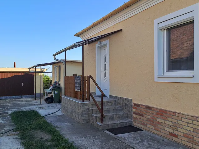 Eladó ház Újbarok, Fő utca 77 100 nm