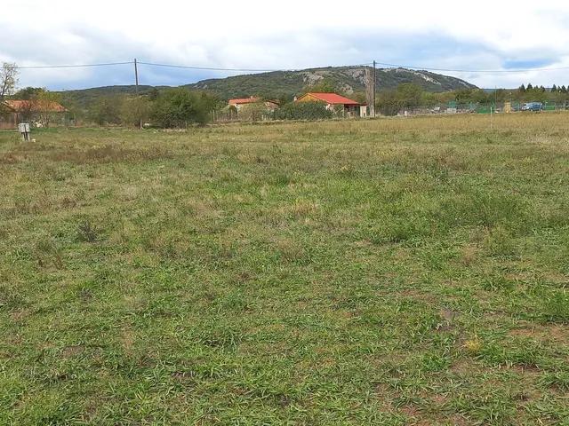 Eladó telek Csákvár, Dobogó-dűlő 5732 nm