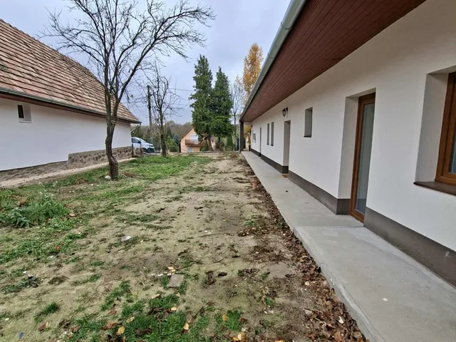 Eladó ház Vértesacsa, József Attila  122 nm