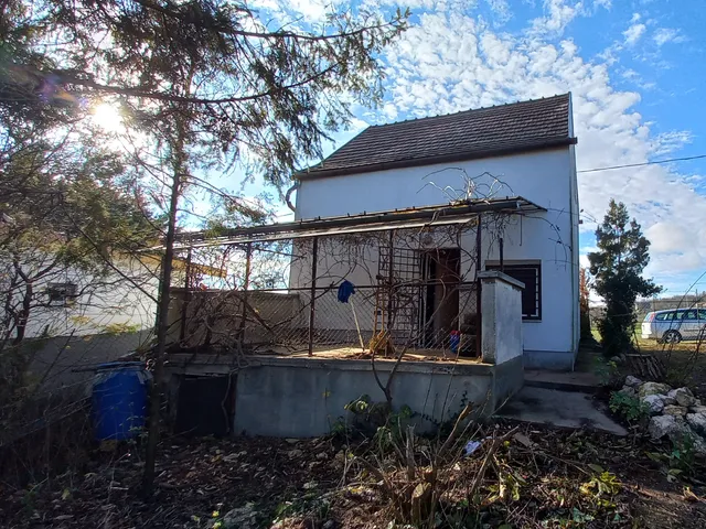 Eladó üdülő és hétvégi ház Csákvár 49 nm