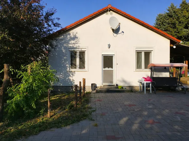 Eladó ház Bicske, Telep 84 nm