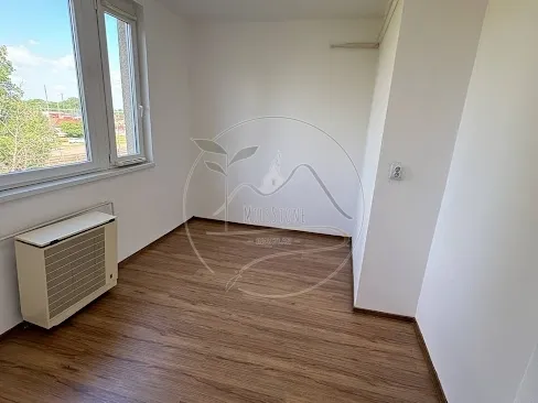 Eladó lakás Békéscsaba, Kazinczy-lakótelep 43 nm