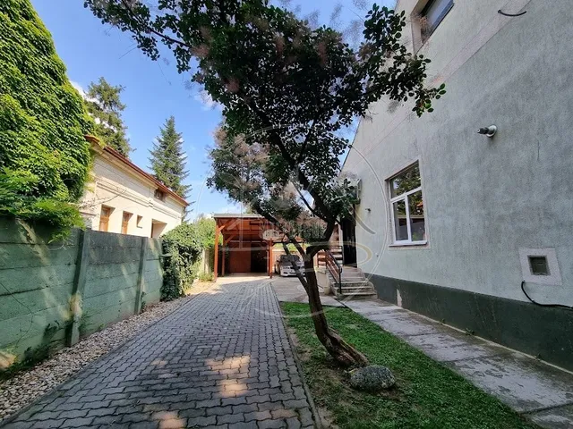 Eladó ház Gyula, Újváros 282 nm