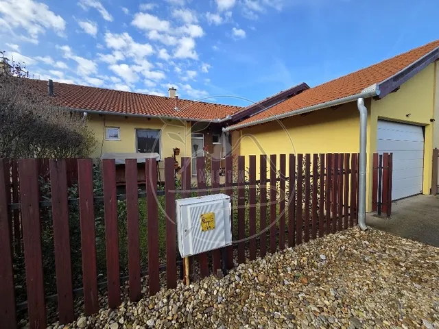 Eladó lakás Gyula, Újvári 77 nm