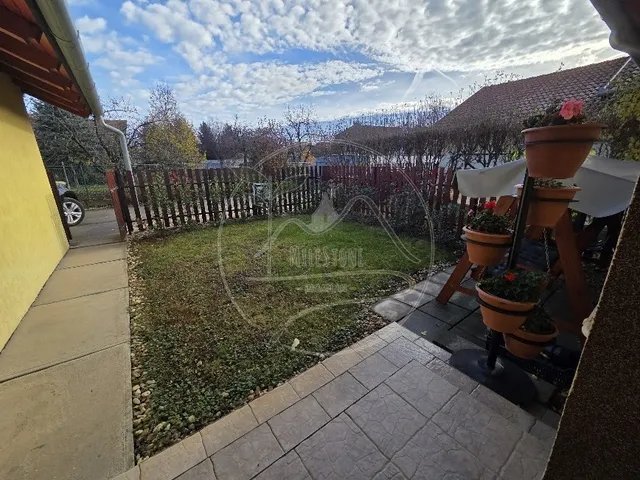 Eladó lakás Gyula, Újvári 77 nm