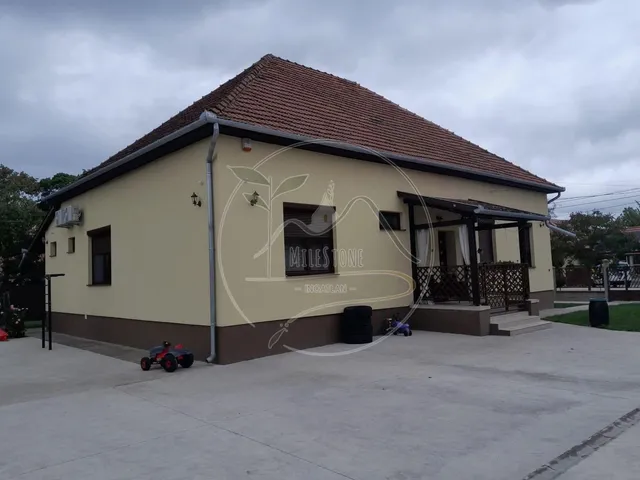 Eladó ház Gyula, Kastélykert 250 nm