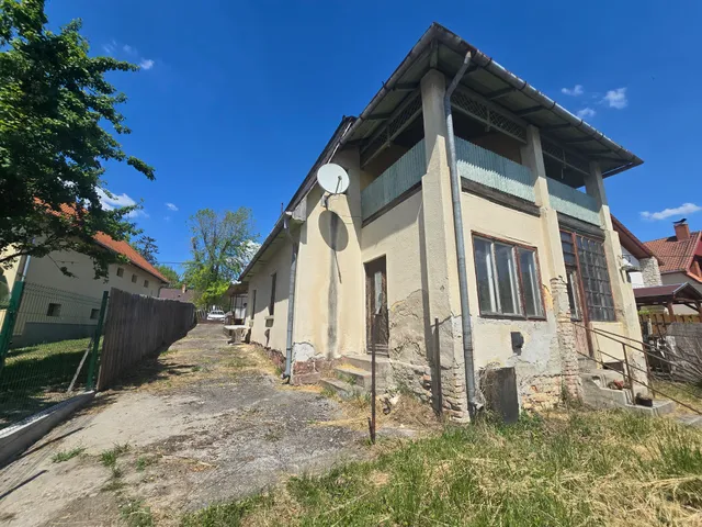 Eladó ház Balatonkenese 220 nm
