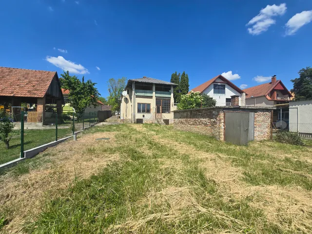 Eladó ház Balatonkenese 220 nm